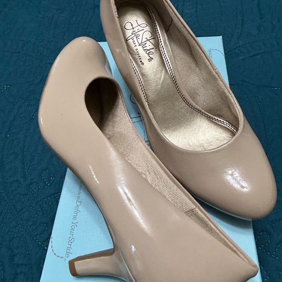 Life Stride Parigi Pumps size 7W - Picture 2 of 4